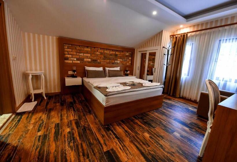 Suite King Bed, Serah Residence