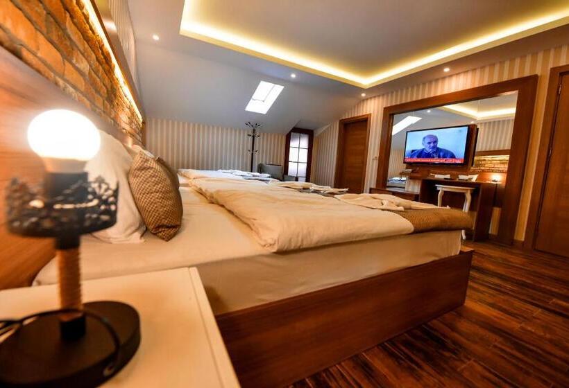 Suite King Bed, Serah Residence
