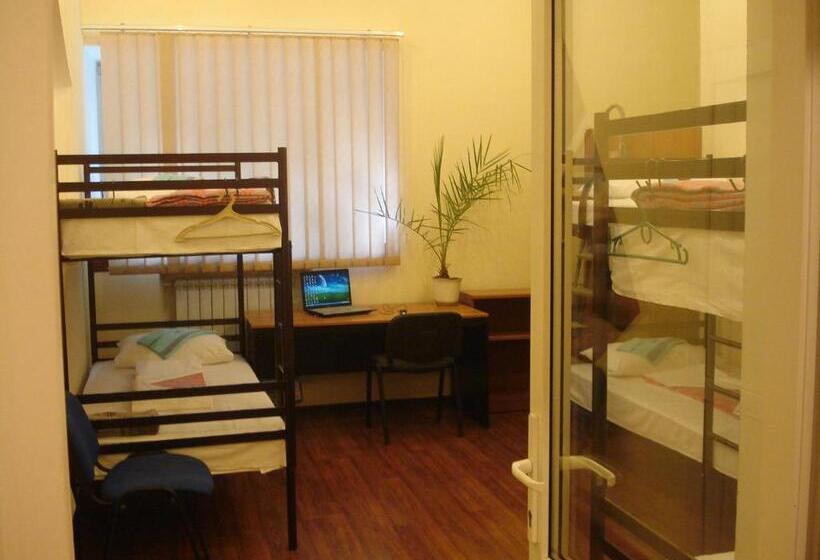 تختخواب در اتاق مشترک, Hostel Voyage