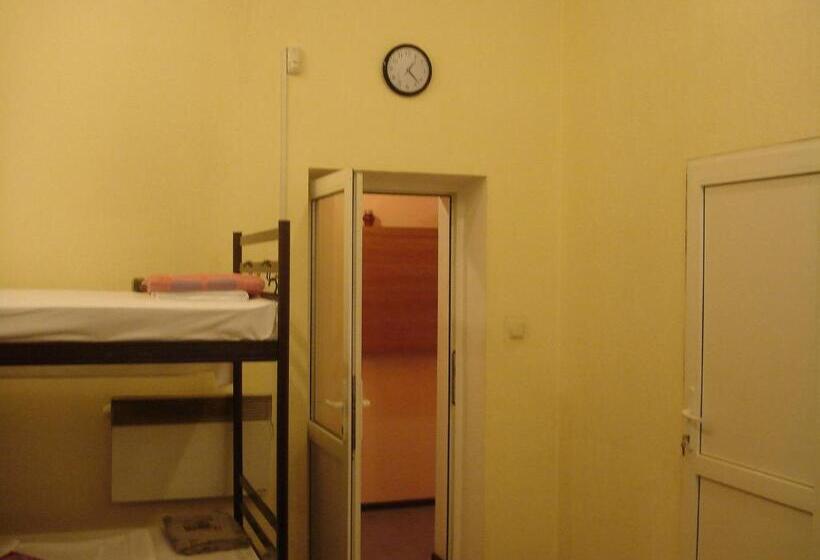 تختخواب در اتاق مشترک, Hostel Voyage