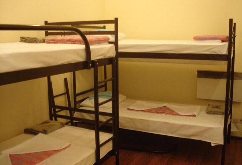 تختخواب در اتاق مشترک, Hostel Voyage