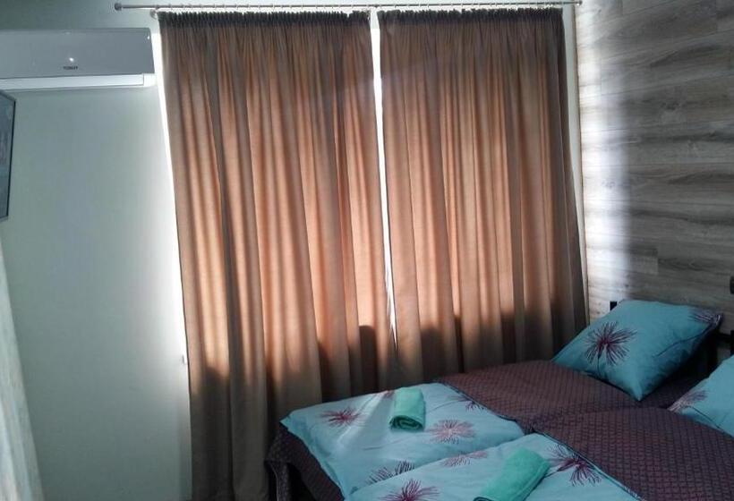 آپارتمان 1 خوابه با چشم‌انداز باغ, Hostel Voyage