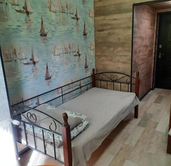 استودیوی استاندارد, Hostel Voyage