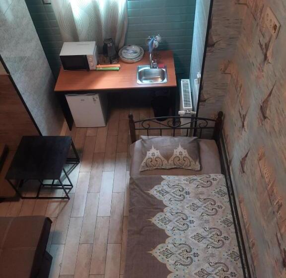 استودیوی استاندارد, Hostel Voyage