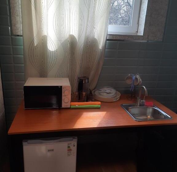 استودیوی استاندارد, Hostel Voyage