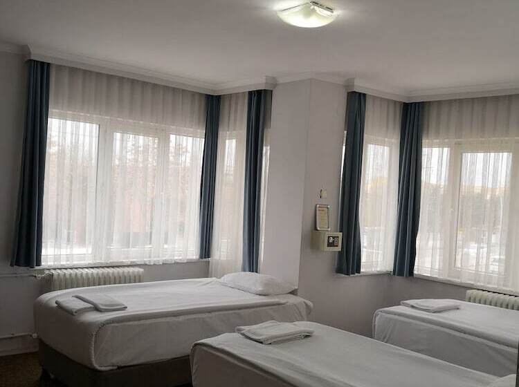 غرفة قياسية ثلاثية, Oreko Express