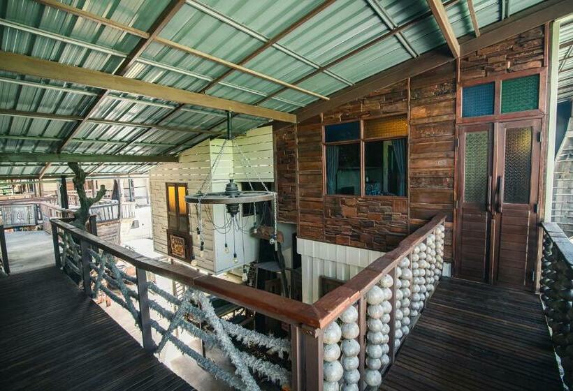 Standard Kolmen Hengen Huone Parveke, Suankaew Art Cottage