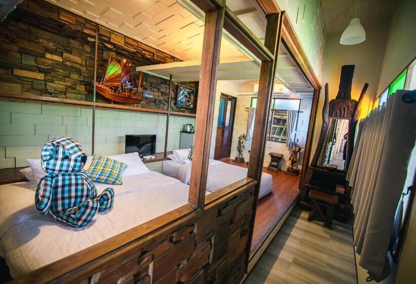 Standard Kolmen Hengen Huone Parveke, Suankaew Art Cottage