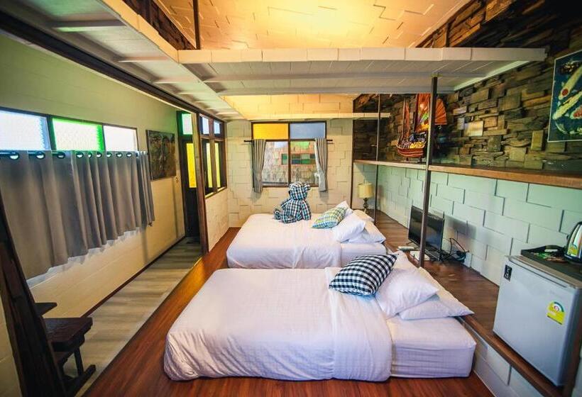 Standard Kolmen Hengen Huone Parveke, Suankaew Art Cottage