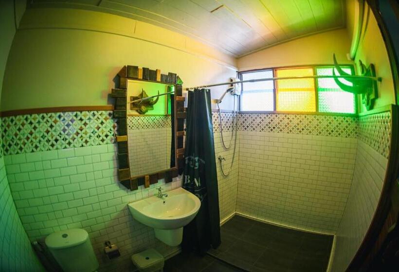 Standard Kolmen Hengen Huone Parveke, Suankaew Art Cottage
