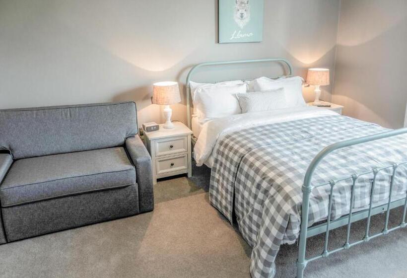 コンフォートトリプルルーム, The Saracens Head