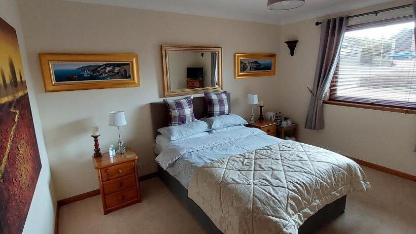 Standard room with outdoor bath, One Strathview B&b