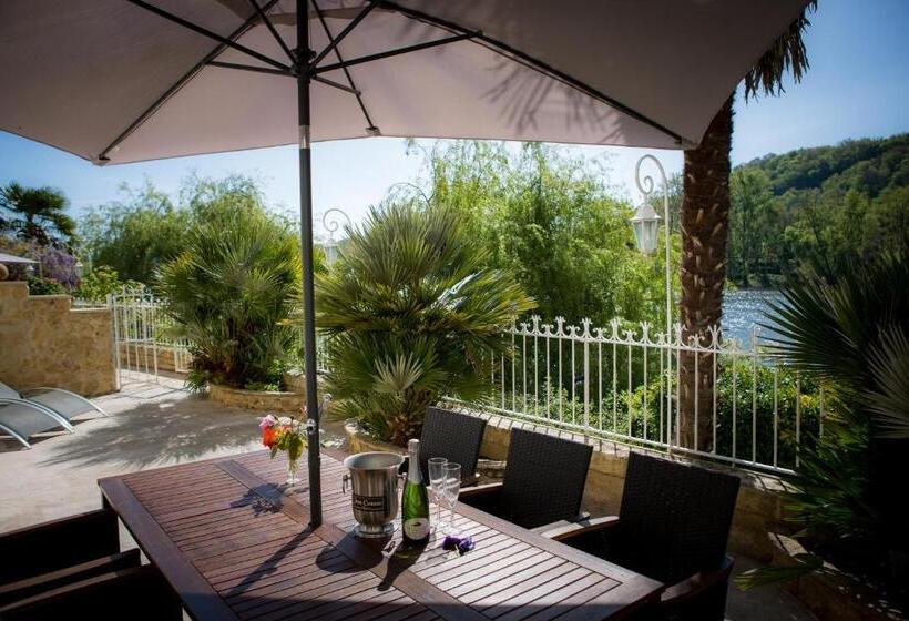 شقة غرفة واحدة, Les Magnolias