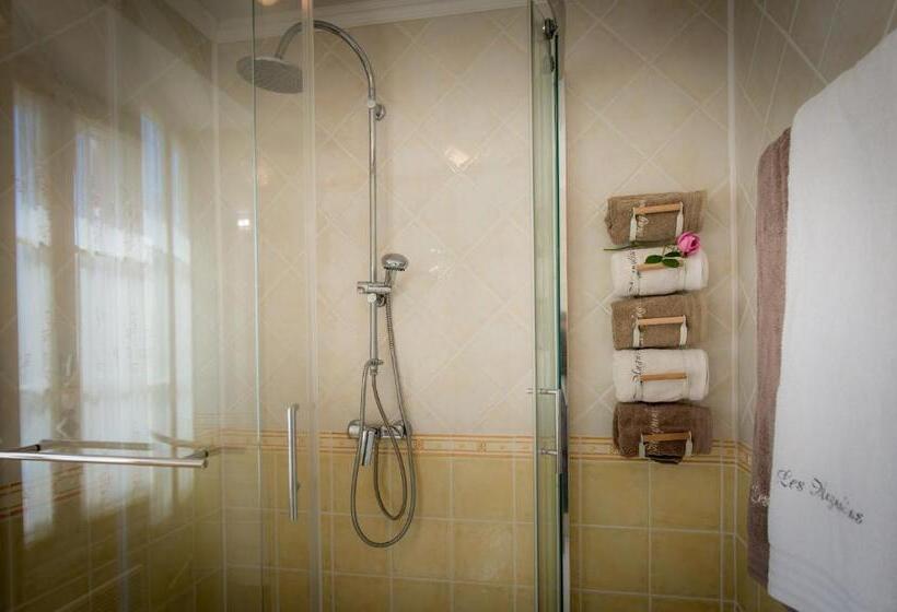 דירת חדר, Les Magnolias