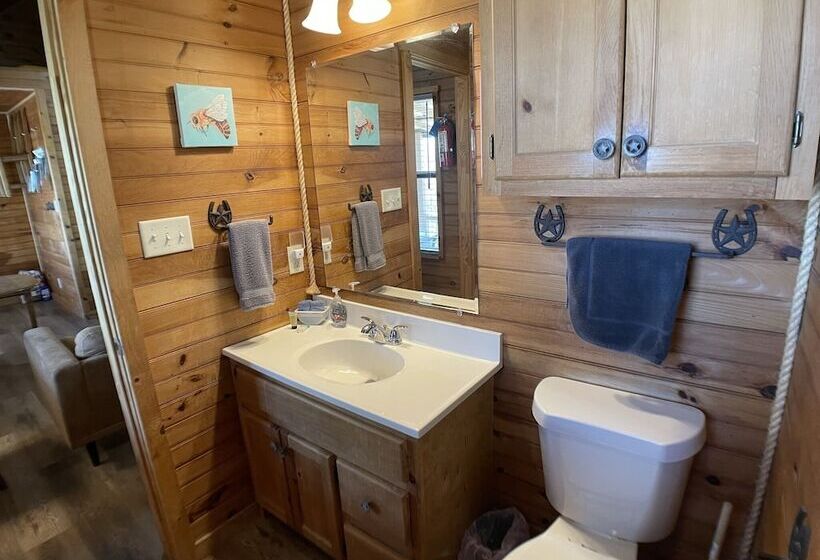 キャビン, Walnut Canyon Cabins