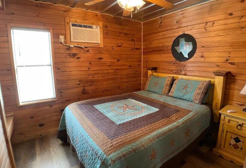 スーペリアキャビン, Walnut Canyon Cabins