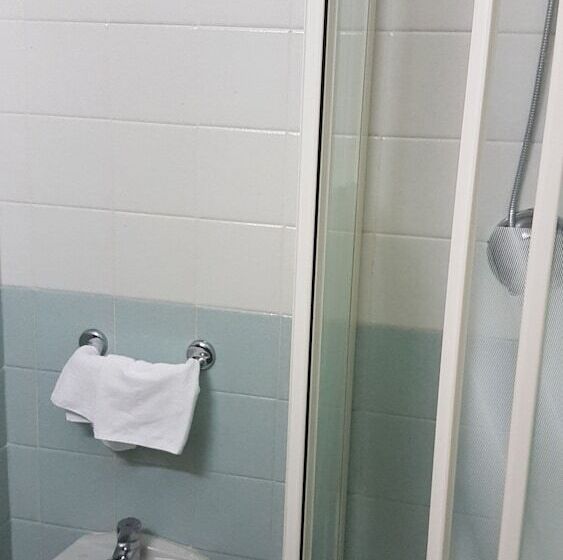 اتاق استاندارد سه نفره, Dogana