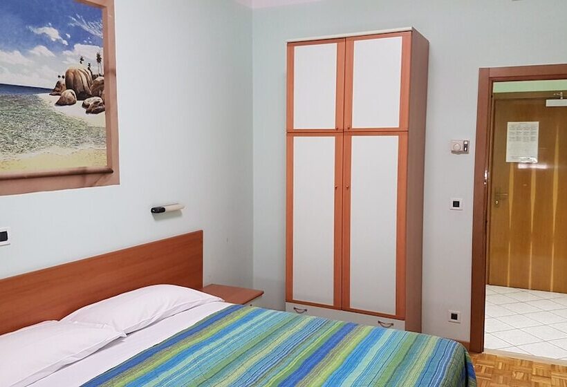 اتاق استاندارد سه نفره, Dogana