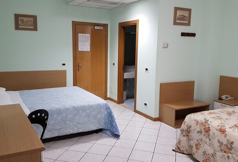 اتاق خانوادگی, Dogana