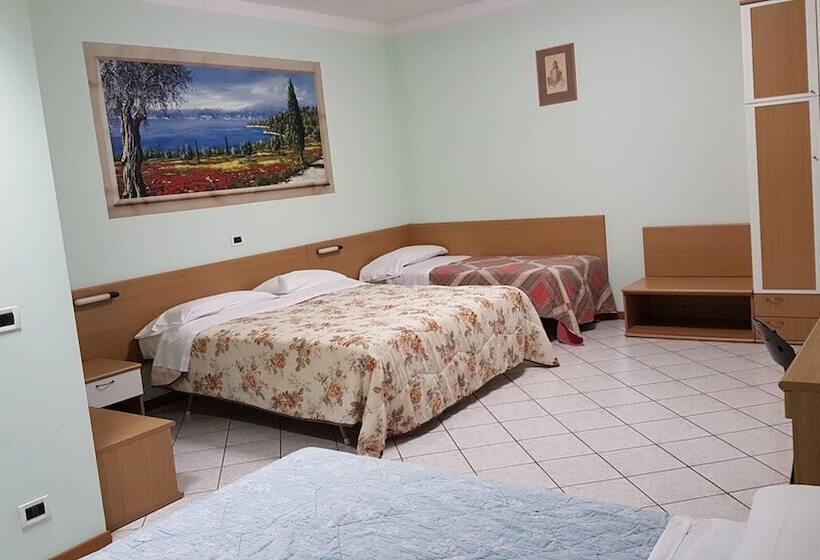 اتاق خانوادگی, Dogana