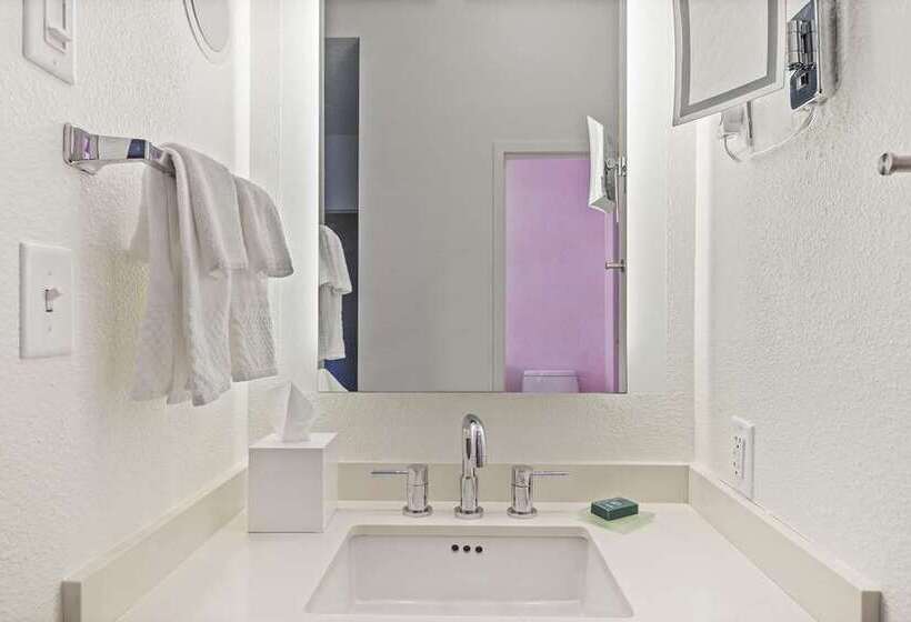 اتاق استاندارد با تخت بزرگ, Hilton Ponce Golf & Casino Resort