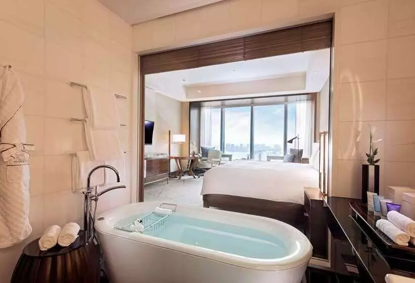 اتاق لوکس با تخت بزرگ, Hilton Ponce Golf & Casino Resort