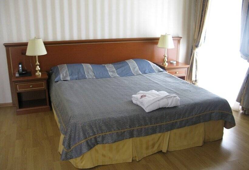 سوییت جونیور, Intourist Stavropol