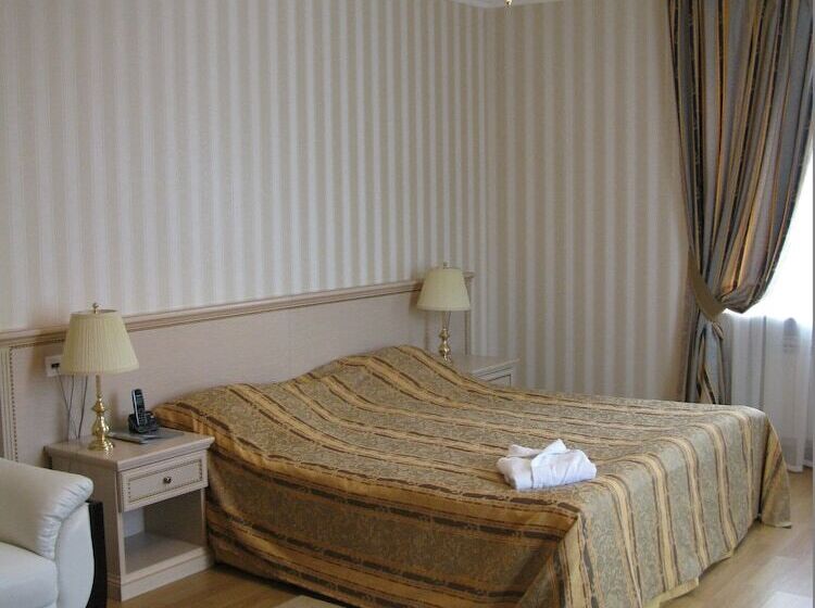 سوییت جونیور, Intourist Stavropol