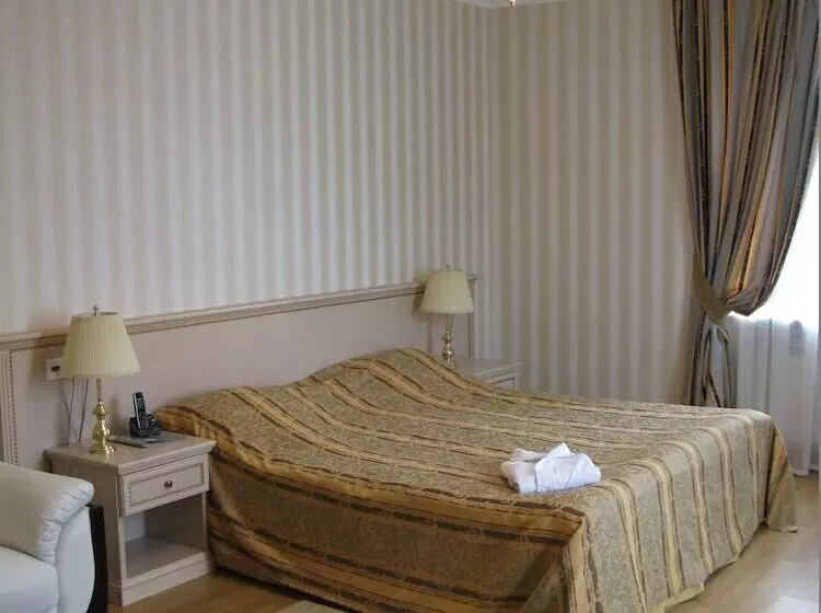 سوییت جونیور, Intourist Stavropol