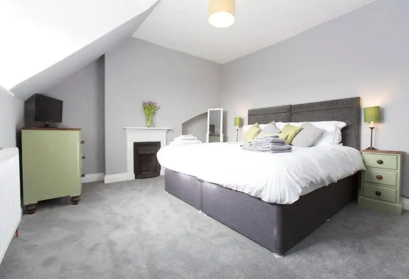 Suite Familiar, Fernleigh