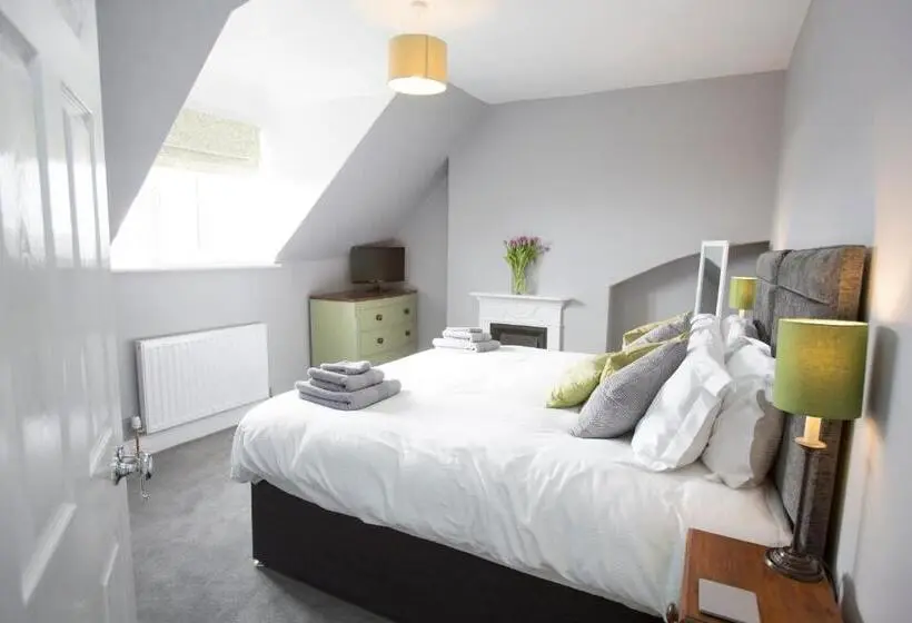 Suite Familiar, Fernleigh