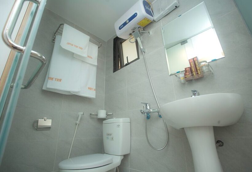 اتاق لوکس با چشمانداز دریا, Why Not Hostel