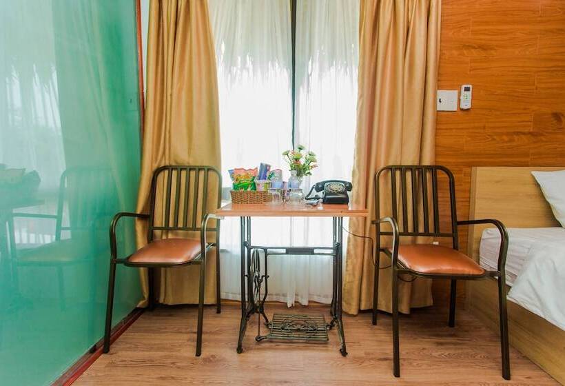 اتاق لوکس با چشمانداز دریا, Why Not Hostel