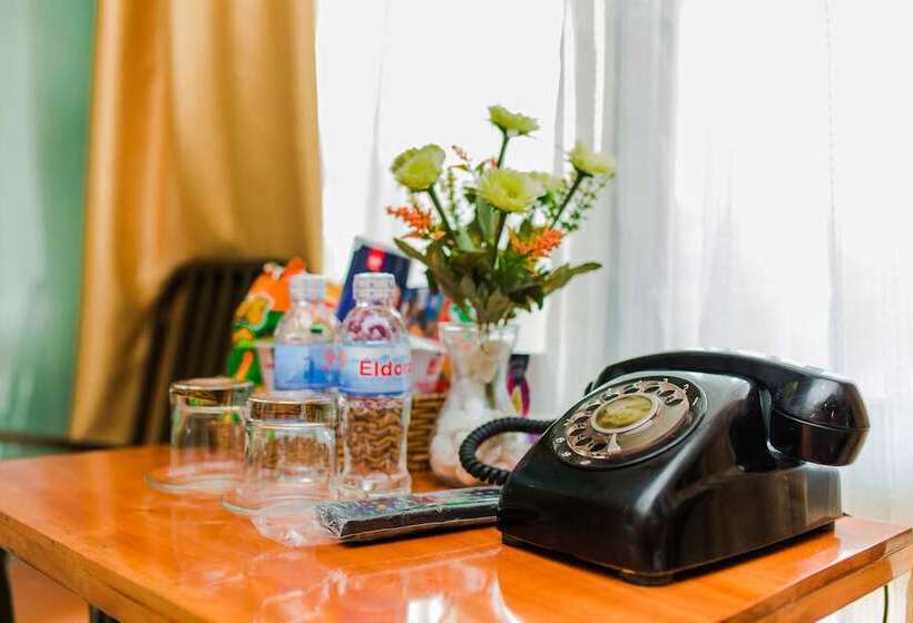 اتاق لوکس با چشمانداز دریا, Why Not Hostel