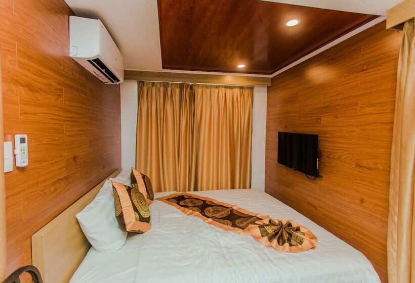 اتاق لوکس با چشمانداز دریا, Why Not Hostel