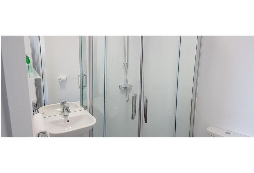 חדר סופריור, The Railway