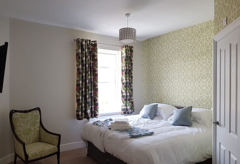 חדר סופריור, The Railway