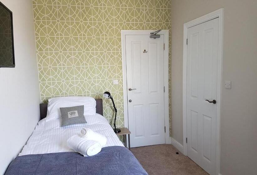 חדר סטנדרט יחיד, The Railway