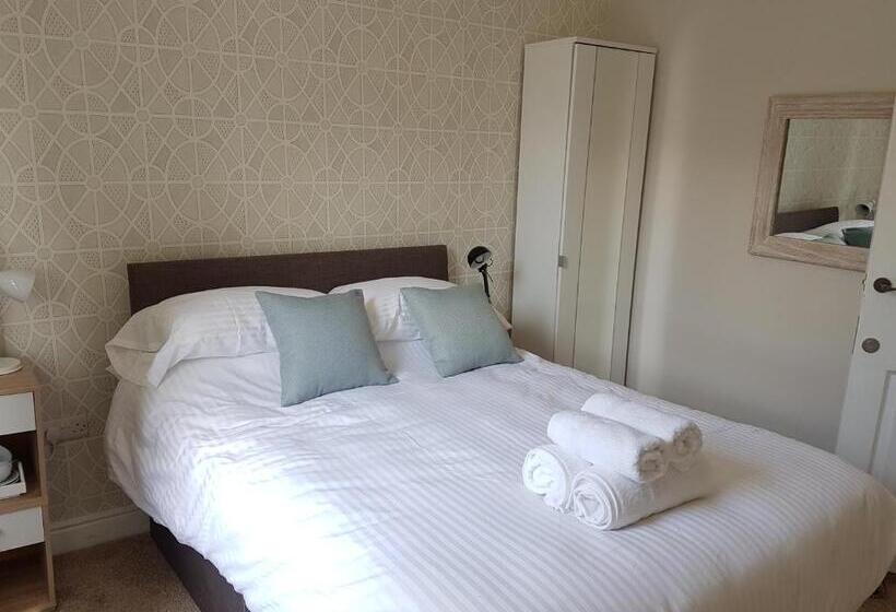 חדר סטנדרט, The Railway