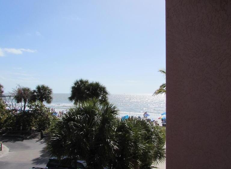 شقة غرفتين, Edison Beach House