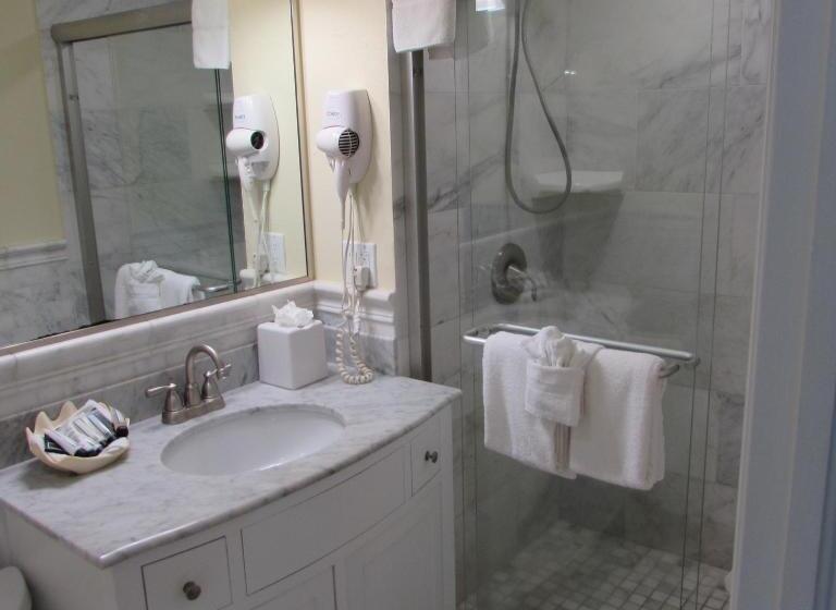 شقة غرفتين, Edison Beach House