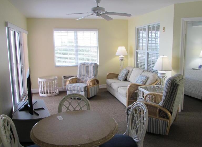 شقة غرفة واحدة, Edison Beach House