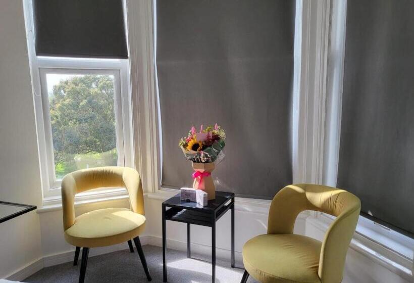 Стандартный Номер Кровать Кинг, Q8 Boutique