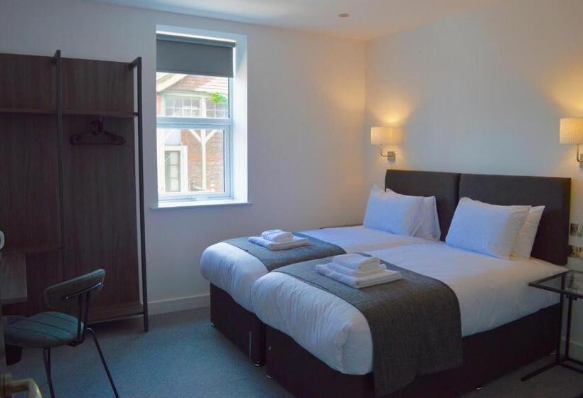 Семейный Номер, Q8 Boutique