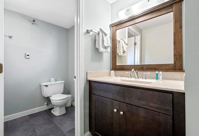 Дом 1 Спальня, The Lighthouse Inn & Suites