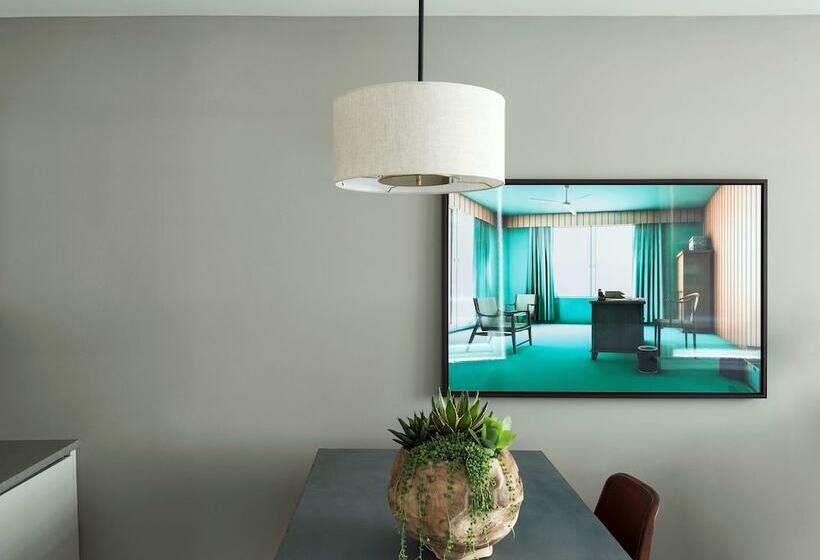 إستوديو قياسى, Roost Rittenhouse