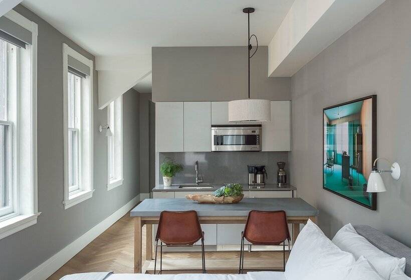 إستوديو قياسى, Roost Rittenhouse