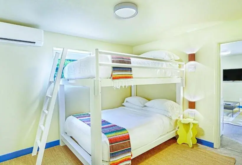 Deluxe-sviitti, The Siesta Motel