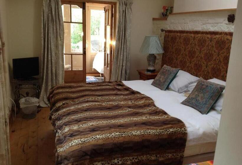 수피리어 룸, Chalk And Cheese