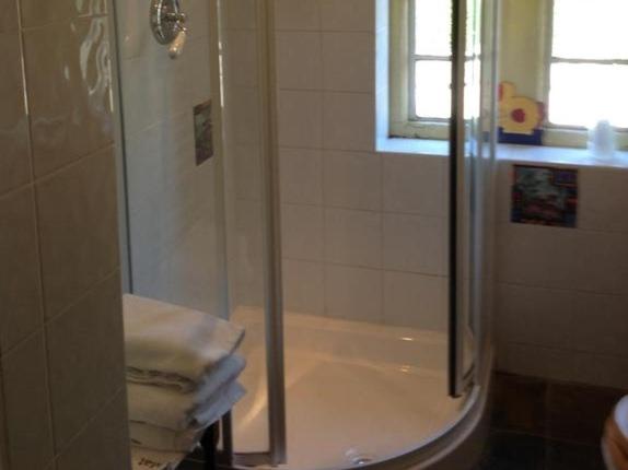 기본룸, Chalk And Cheese